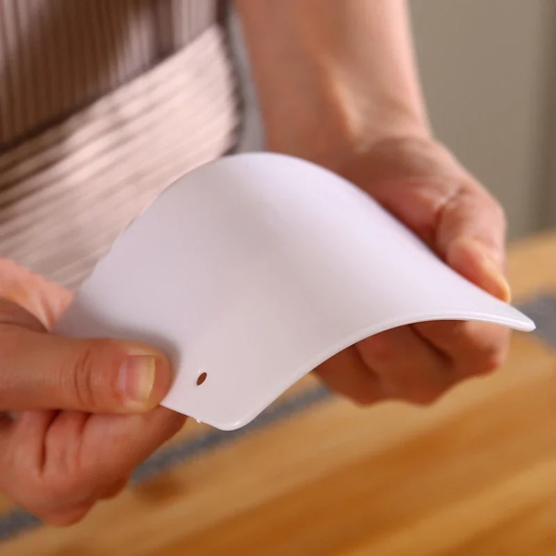 1Pc Useful Curved Cream Spatula DIY Pastry Cutters Fondant Dough Scraper Cake Cutter Pastry Kitchen Bakeware Baking Pastry Tools